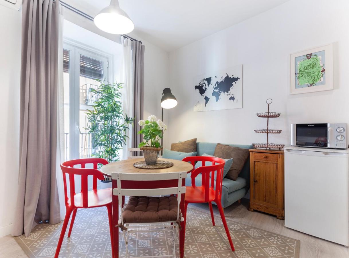 Apartament Lindo En Madryt Zewnętrze zdjęcie